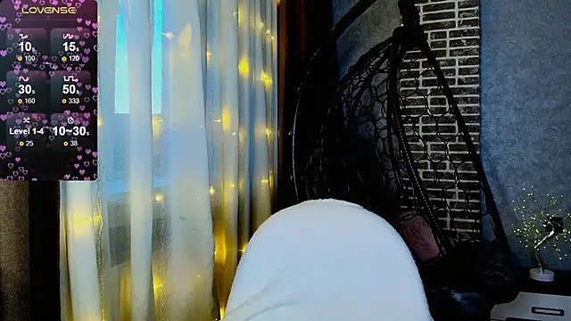 Snapshot of Evacadooo chatting on November 16, 2025, 2:05 am Evacadooo online show from November 16, 2025, 2:05 am