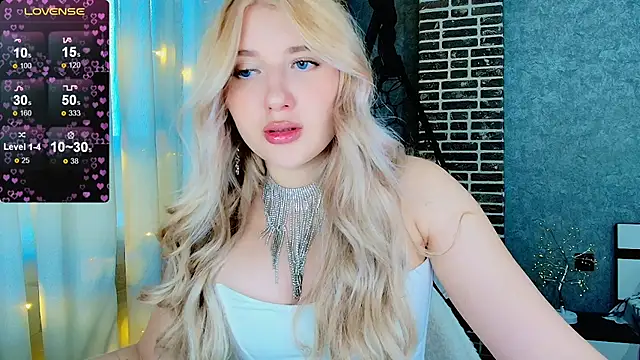 Snapshot of Evacadooo chatting on December 4, 2025, 4:22 am Evacadooo online show from December 4, 2025, 4:22 am