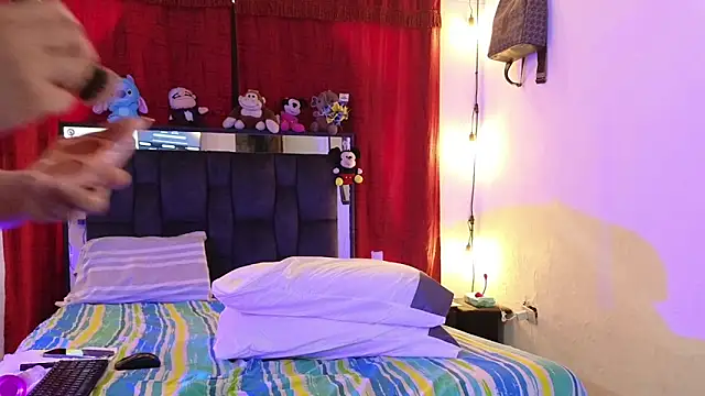 chloe vasquez710 online show from March 4, 2025, 7:32 pm