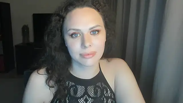 Snapshot of MollyCheiz chatting on July 2, 2026, 11:55 pm MollyCheiz online show from July 2, 2026, 11:55 pm