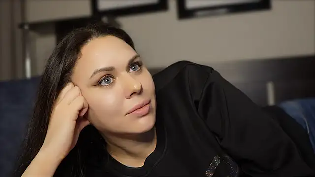 MollyCheiz online show from February 23, 2026, 8:09 pm