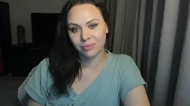 MollyCheiz online show from March 5, 2026, 4:47 pm