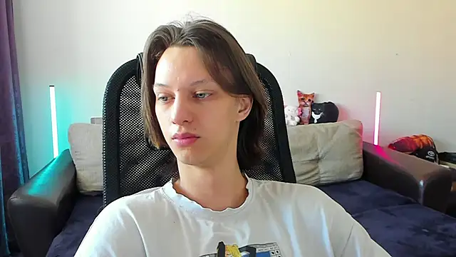Ostin meow online show from May 15, 2026, 3:37 am