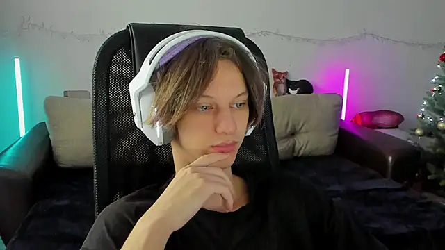 Ostin meow online show from December 17, 2025, 6:40 am