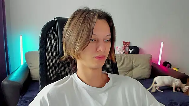 Ostin meow online show from March 26, 2026, 4:11 am