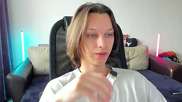 Ostin meow online show from May 17, 2026, 8:47 am