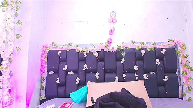 Snapshot of canela_oss chatting on September 17, 2025, 11:56 am canela oss online show from September 17, 2025, 11:56 am