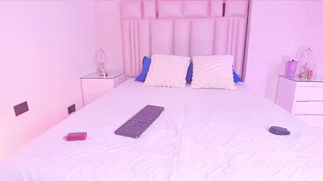 Snapshot of canela_oss chatting on November 14, 2025, 11:58 am canela oss online show from November 14, 2025, 11:58 am