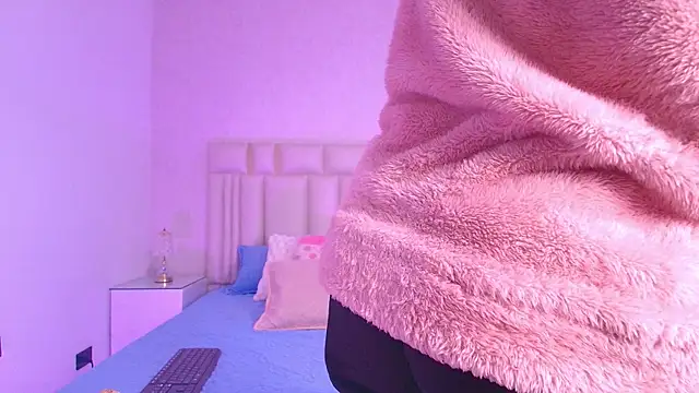 Snapshot of canela_oss chatting on November 10, 2025, 11:59 am canela oss online show from November 10, 2025, 11:59 am