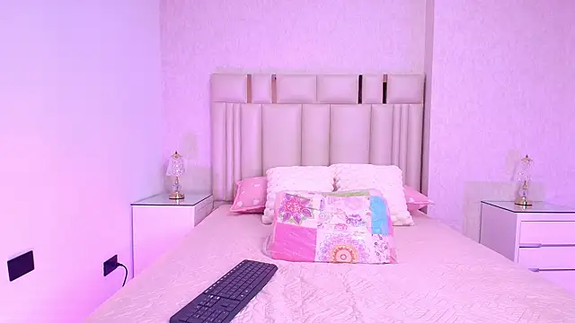 Snapshot of canela_oss chatting on November 7, 2025, 11:59 am canela oss online show from November 7, 2025, 11:59 am