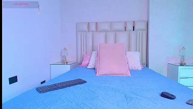 Snapshot of canela_oss chatting on November 11, 2025, 12:00 pm canela oss online show from November 11, 2025, 12:00 pm