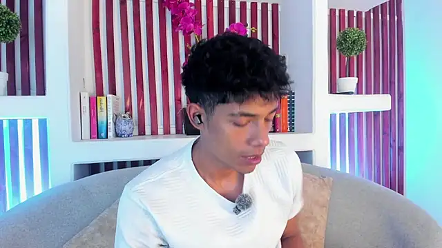 Snapshot of wagz chatting on June 16, 2026, 9:37 pm wagz online show from June 16, 2026, 9:37 pm