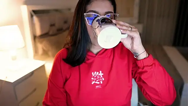 Camilaa bueno online show from October 4, 2025, 12:56 am