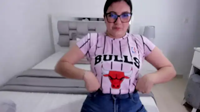 Snapshot of Camilaa_bueno chatting on June 24, 2026, 11:24 pm Camilaa bueno online show from June 24, 2026, 11:24 pm