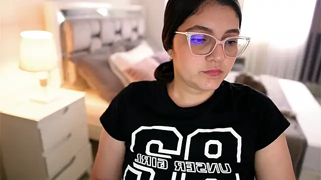 Camilaa bueno online show from November 23, 2025, 3:44 pm