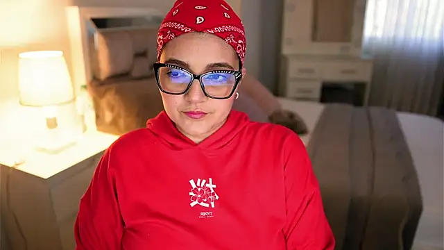 Camilaa bueno online show from October 14, 2025, 10:20 pm