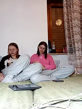 ella grays online show from November 23, 2025, 5:12 pm