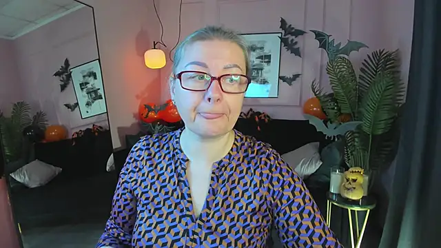 AlexandraKind online show from November 2, 2025, 1:38 pm