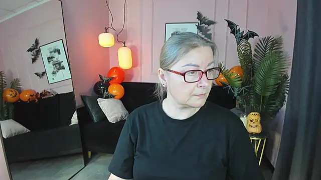 AlexandraKind online show from October 31, 2025, 8:38 pm