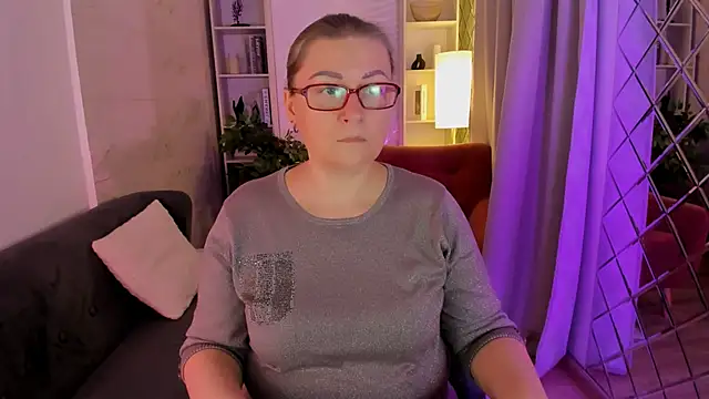 AlexandraKind online show from December 4, 2025, 8:30 pm