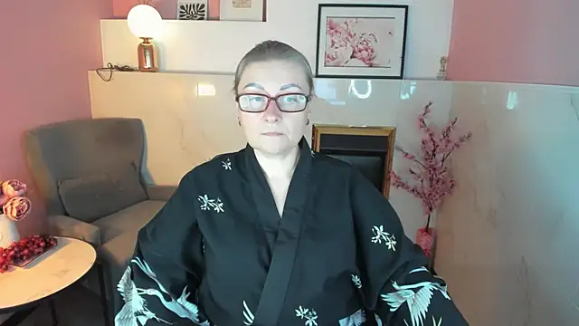 AlexandraKind online show from November 13, 2025, 8:46 pm