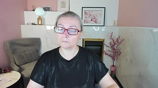 AlexandraKind online show from September 13, 2025, 1:33 pm