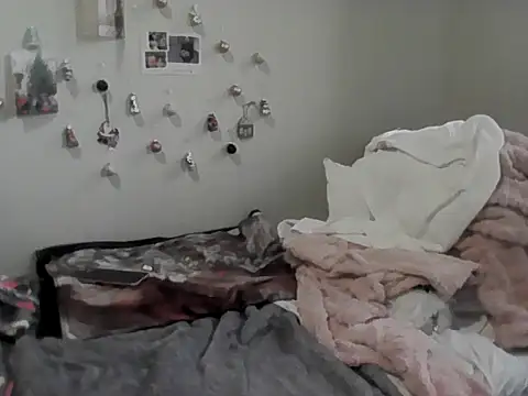 Snapshot of housewife_shantie chatting on December 5, 2025, 12:59 pm housewife shantie online show from December 5, 2025, 12:59 pm