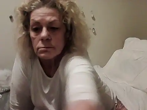 Snapshot of housewife_shantie chatting on November 28, 2025, 7:14 pm housewife shantie online show from November 28, 2025, 7:14 pm