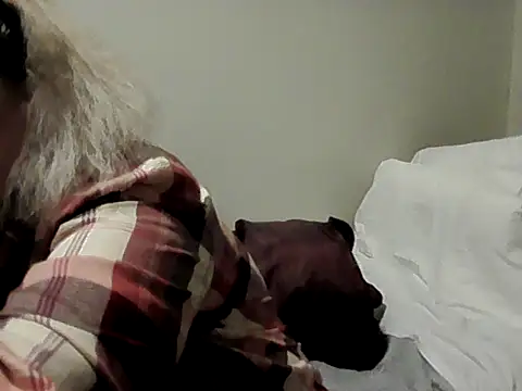 Snapshot of housewife_shantie chatting on October 27, 2025, 3:02 pm housewife shantie online show from October 27, 2025, 3:02 pm