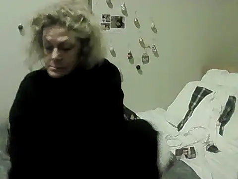 Snapshot of housewife_shantie chatting on November 26, 2025, 7:58 pm housewife shantie online show from November 26, 2025, 7:58 pm