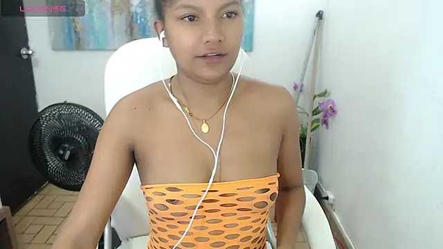 Snapshot of elly_willis chatting on March 15, 2025, 1:51 pm elly willis online show from March 15, 2025, 1:51 pm