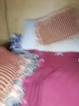 LOOLOOO123123 online show from December 4, 2025, 6:29 pm