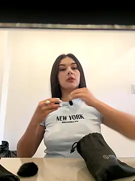 Snapshot of EymiCuper chatting on October 29, 2025, 2:16 pm EymiCuper online show from October 29, 2025, 2:16 pm