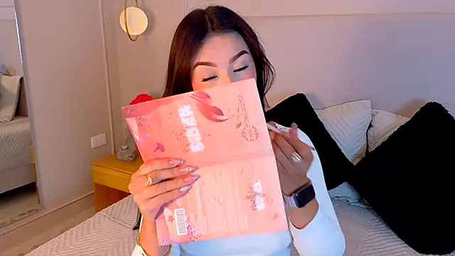 Snapshot of EymiCuper chatting on October 4, 2025, 7:59 pm EymiCuper online show from October 4, 2025, 7:59 pm