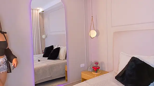 Snapshot of EymiCuper chatting on October 24, 2025, 8:52 pm EymiCuper online show from October 24, 2025, 8:52 pm