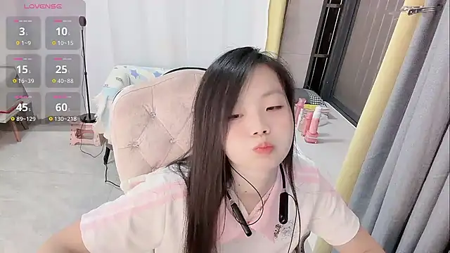 Snapshot of Lena-yyds chatting on November 21, 2025, 10:47 am Lena-yyds online show from November 21, 2025, 10:47 am