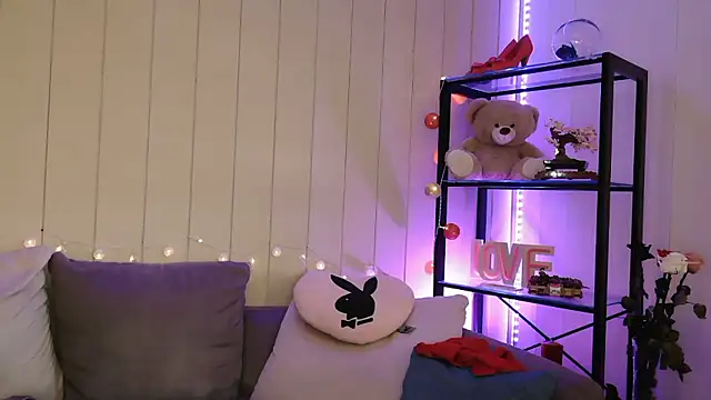 Lyscoquine online show from January 12, 2026, 12:45 pm