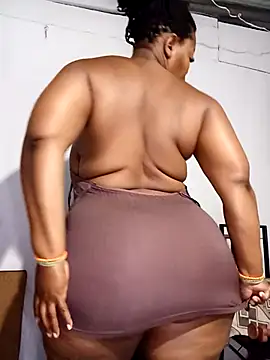 curvyloneah75 online show from December 17, 2025, 5:23 am