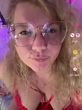 Snapshot of CurvyAnonymousGirl89 chatting on May 2, 2026, 6:46 pm CurvyAnonymousGirl89 online show from May 2, 2026, 6:46 pm
