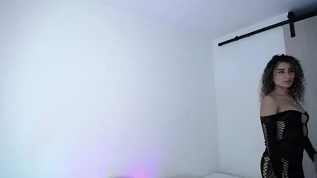 Snapshot of varenkaivanova_22 chatting on November 21, 2025, 8:46 am varenkaivanova 22 online show from November 21, 2025, 8:46 am