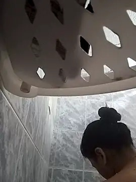 Naomy veracruz  online show from December 20, 2025, 10:07 am