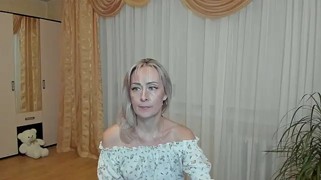 Snapshot of Julia_Cherry_ chatting on March 5, 2025, 2:56 pm Julia Cherry online show from March 5, 2025, 2:56 pm