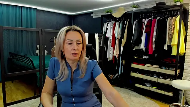 Snapshot of Julia_Cherry_ chatting on May 1, 2026, 3:39 pm Julia Cherry online show from May 1, 2026, 3:39 pm