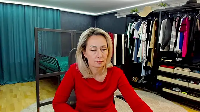 Snapshot of Julia_Cherry_ chatting on May 12, 2026, 12:11 pm Julia Cherry online show from May 12, 2026, 12:11 pm