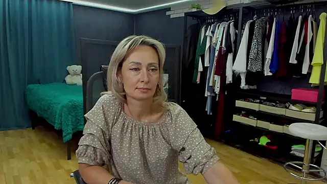 Snapshot of Julia_Cherry_ chatting on December 2, 2025, 12:51 pm Julia Cherry online show from December 2, 2025, 12:51 pm