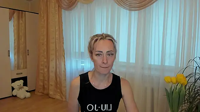 Snapshot of Julia_Cherry_ chatting on March 8, 2025, 2:08 pm Julia Cherry online show from March 8, 2025, 2:08 pm