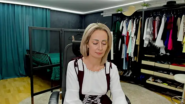 Snapshot of Julia_Cherry_ chatting on May 16, 2026, 2:38 pm Julia Cherry online show from May 16, 2026, 2:38 pm