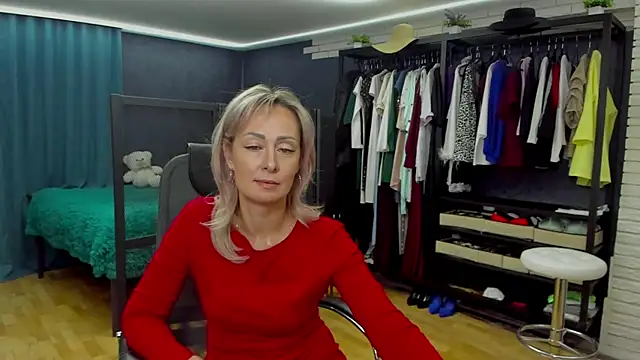 Snapshot of Julia_Cherry_ chatting on November 14, 2025, 1:59 pm Julia Cherry online show from November 14, 2025, 1:59 pm