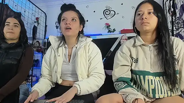 Snapshot of abby_eemily chatting on November 14, 2025, 12:20 pm abby eemily online show from November 14, 2025, 12:20 pm