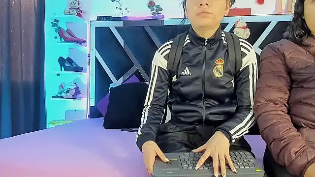 Snapshot of abby_eemily chatting on November 10, 2025, 12:10 pm abby eemily online show from November 10, 2025, 12:10 pm